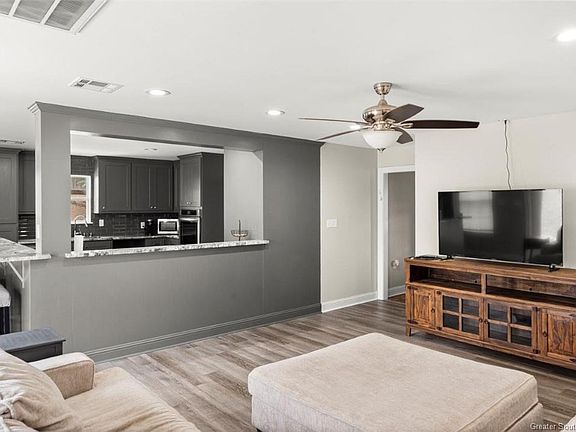 4th image of 2628 Park Dr
