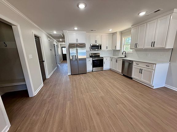 4th image of 104 Pleasant Ridge Dr