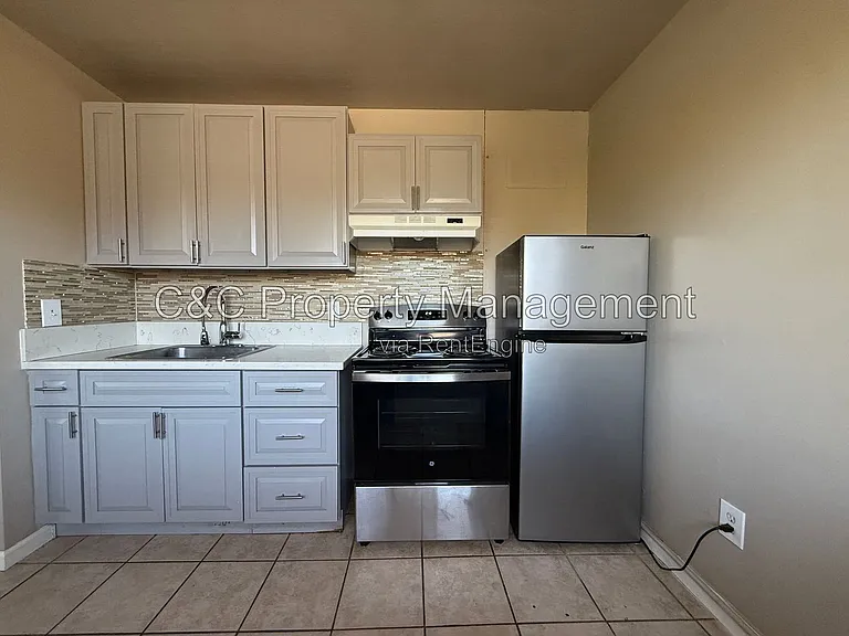 803 Laurel St #8 — Photo 2