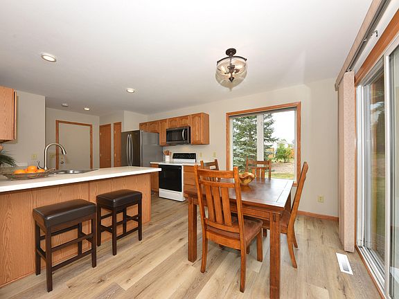 5th image of N162W20048 Riverview Dr