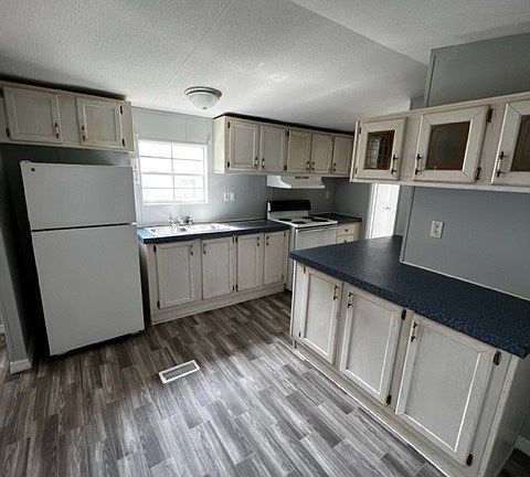4th image of 3429 Duane Ave