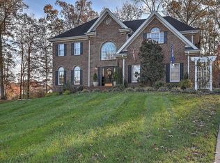 1005 Forrest Ridge Dr, Kingsport, TN 37660