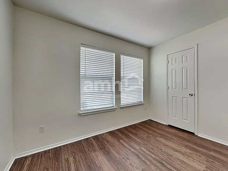 511 Robinwood Dr — Photo 14