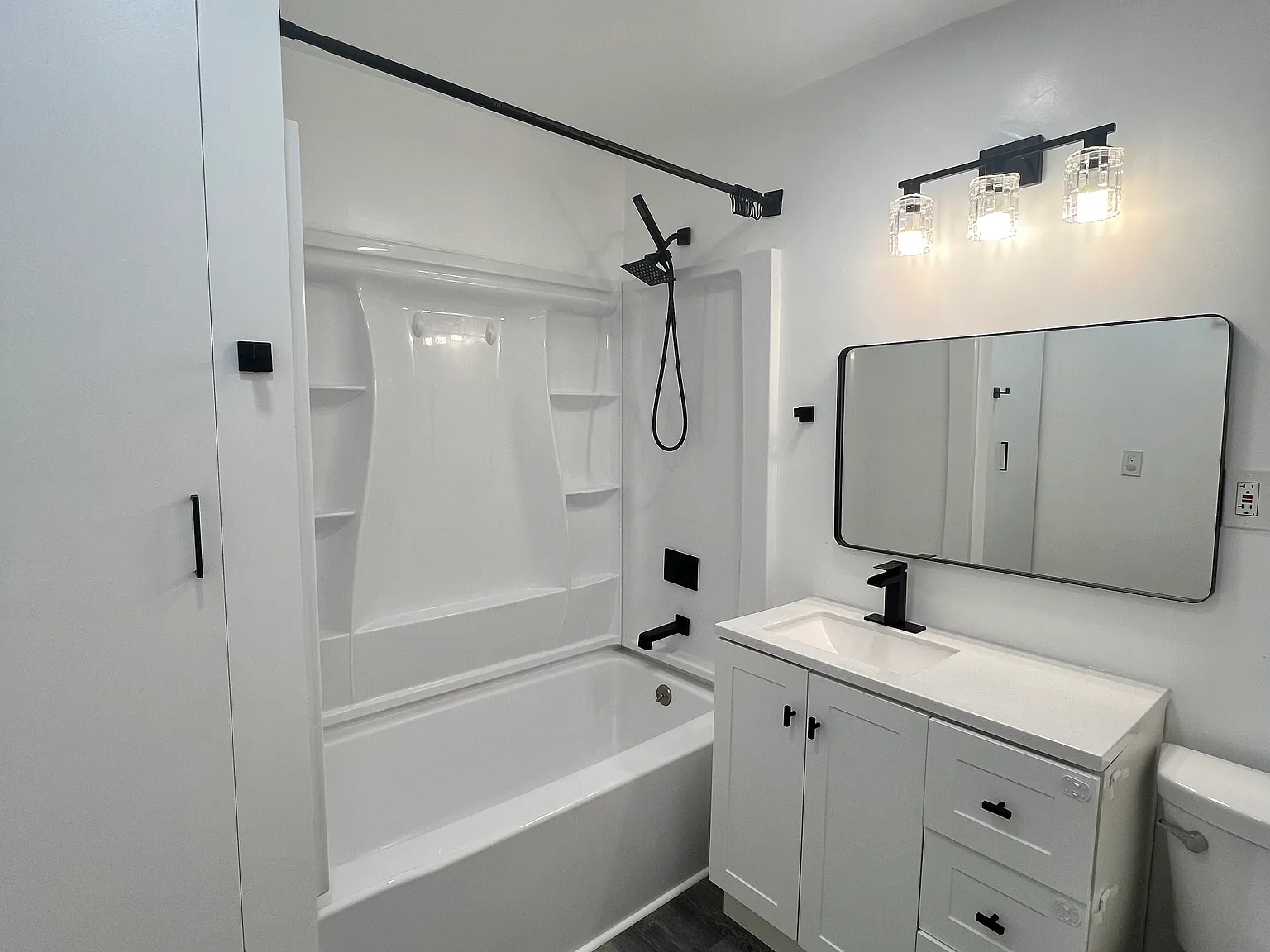 3 bed, 1080 sqft, $2,200 — Photo 3