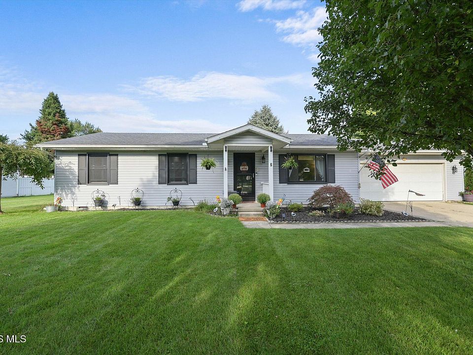 1st image of 2 Meadow Lane Dr