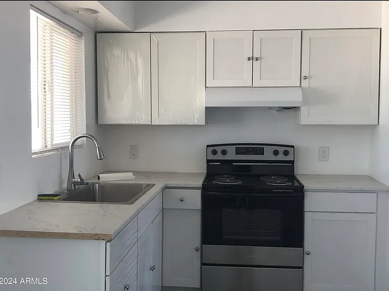 1634 W Crescent Ave — Photo 2