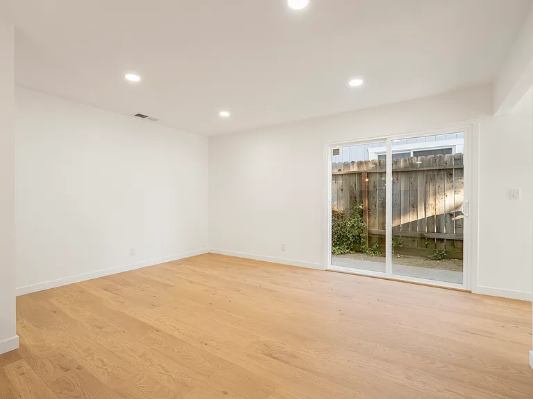 5550 E Knoll Dr — Photo 12