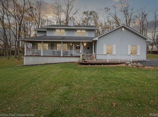 9327 Lake Crest Dr, Whitmore Lake, MI 48189