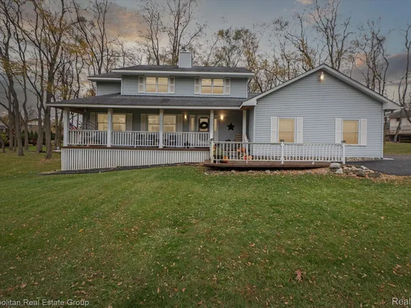 9327 Lake Crest Dr, Whitmore Lake, MI 48189