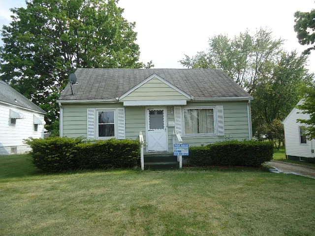 492 E Huston St photo 1