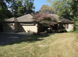 5609 Whiting Dr, McHenry, IL 60050