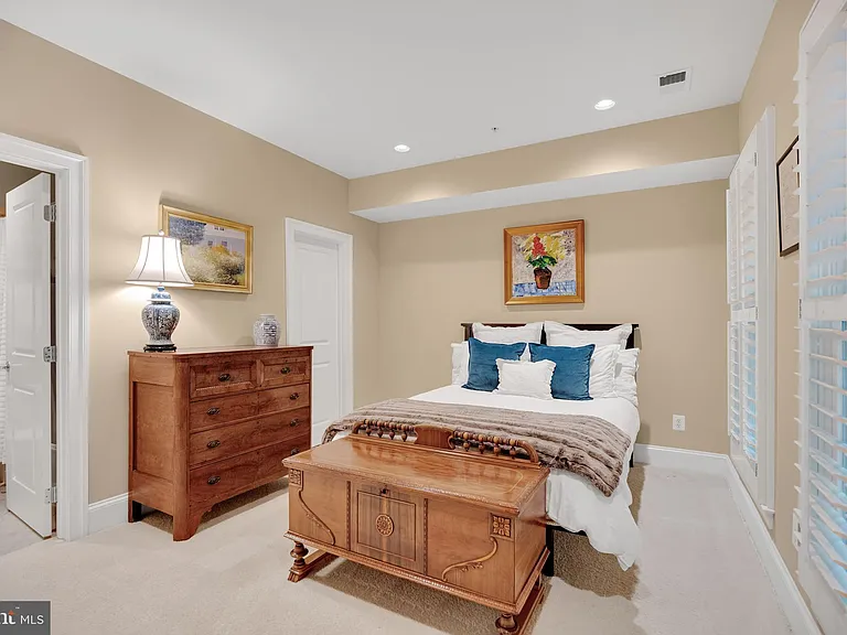 714 Bracey Ln — Photo 5