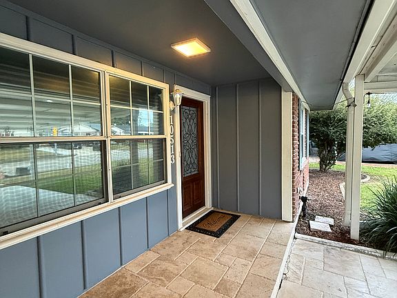 2nd image of 10513 Hinds St