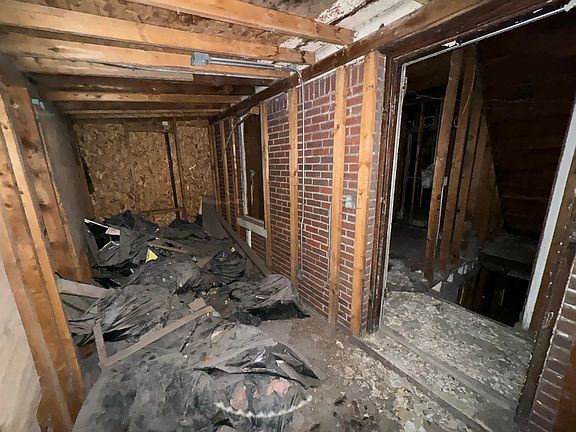 5th image of 405 Bridge St
