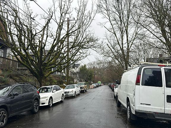 4th image of 507 NE Cook St