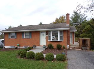 210 Walnut Dr, Christiansburg, VA 24073