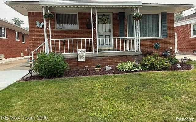 1st image of 15195 Russell Ave