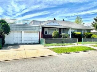 137-04 243rd St, Rosedale, NY 11422