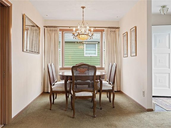 5th image of 21 Seamans Ave