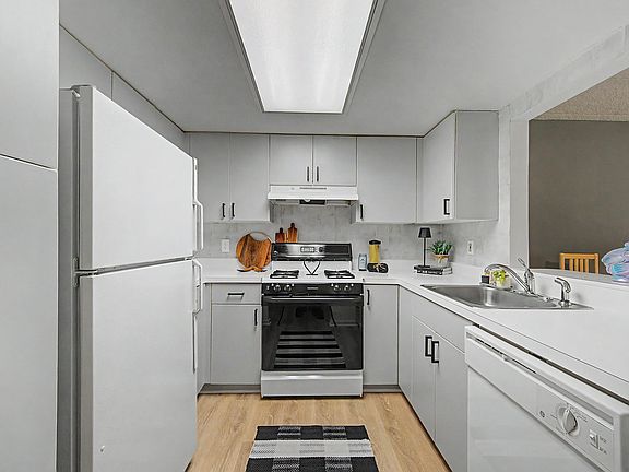 5th image of 1105 Dolphin Ave #1105