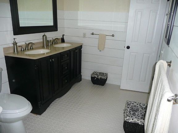 4th image of 10695 NW 40th St