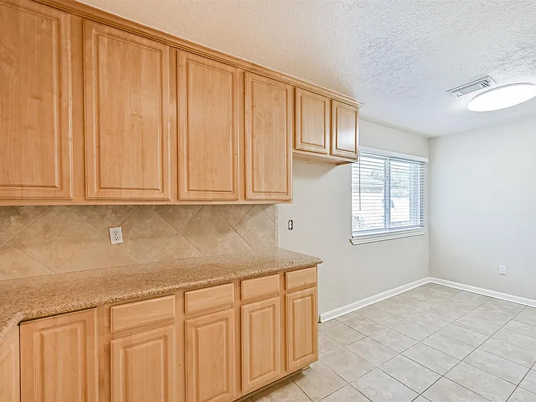 1113 N Heron Dr — Photo 16