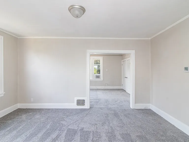 926 Mount Hope Ave — Photo 6