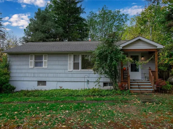 4180 Day Rd, Lockport, NY 14094