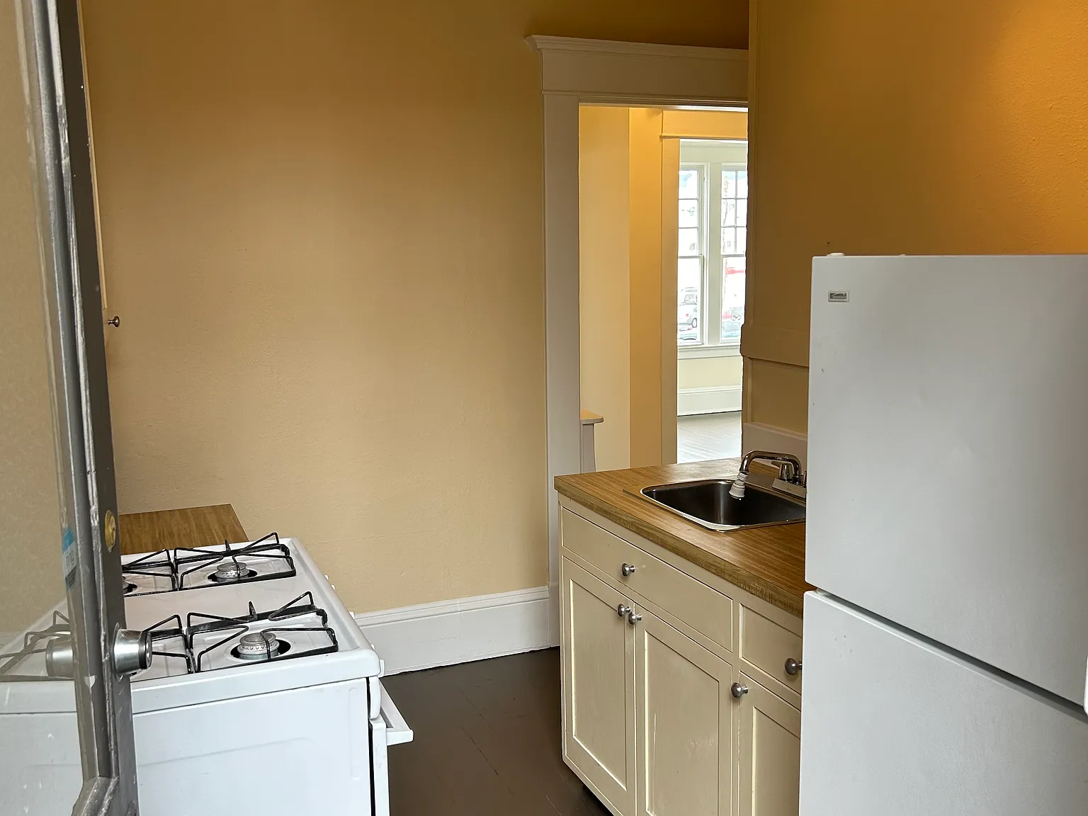 2 bed, 850 sqft, $1,695 — Photo 2