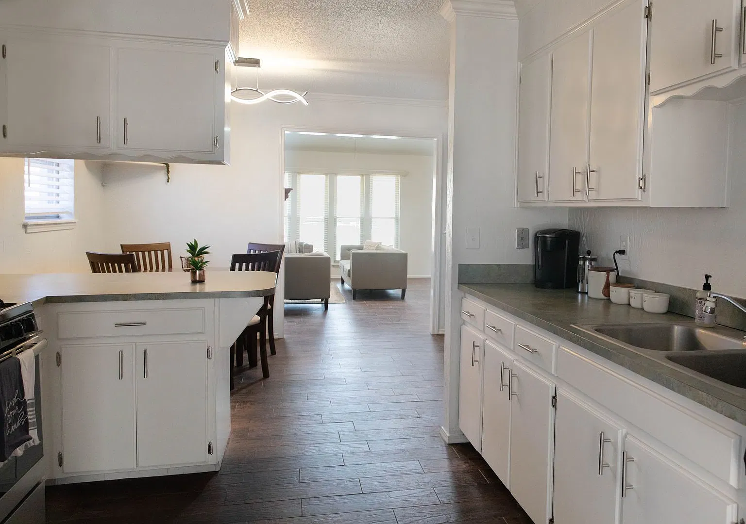 Charming 2-Bedroom, 2-Bathroom Townhouse in Western Plateau — Photo 4