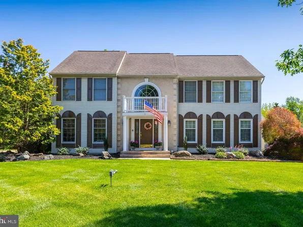 12 Clearbrook Ln, Sewell, NJ 08080