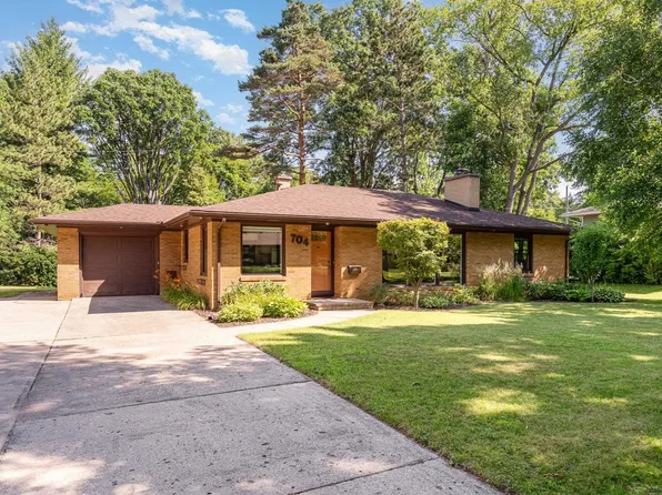 704 W Meadowbrook Dr, Midland, MI 48640