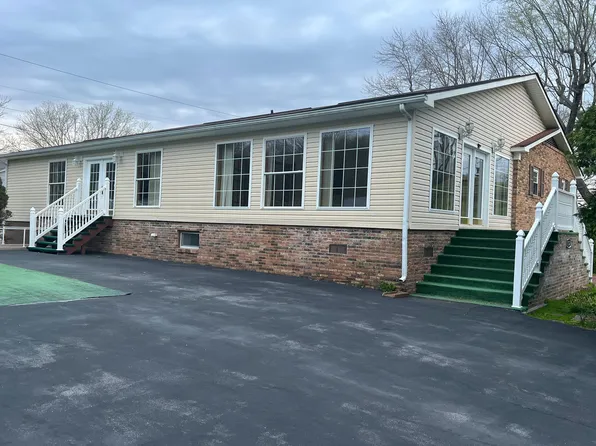 132 Elm St, Tazewell, VA 24651