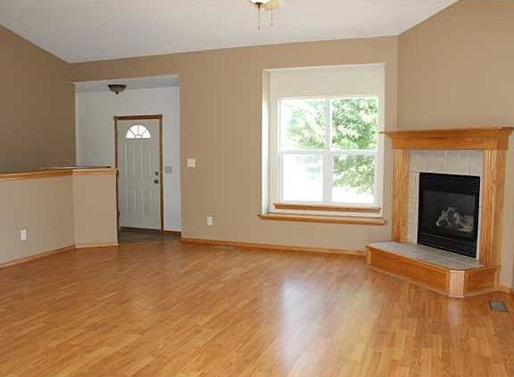 5th image of 827 S Goebel Cir