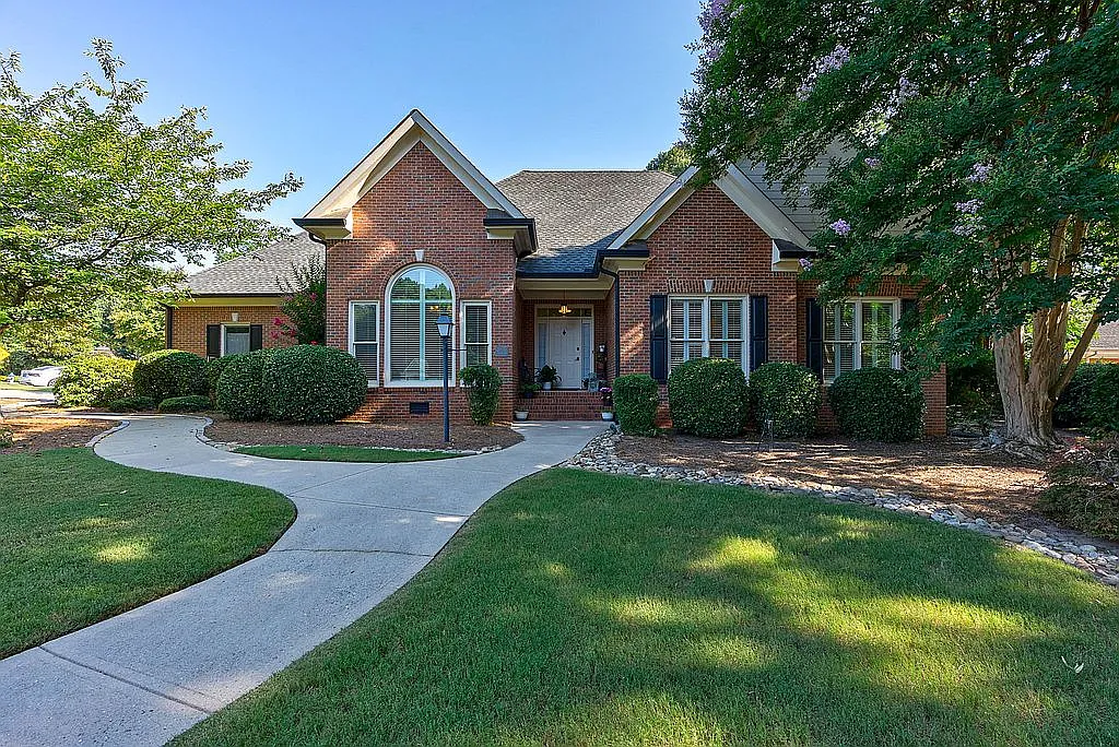 1051 Meriweather Dr photo 1