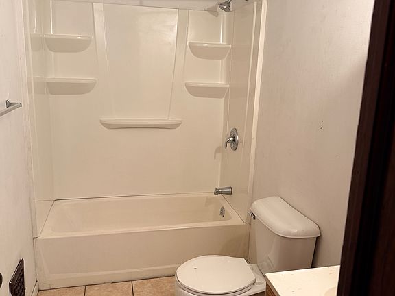 2nd image of 495 Woodlawn Ave #1