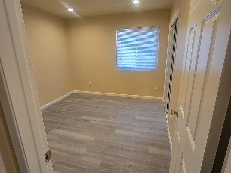 5539 Santa Margarita St — Photo 16