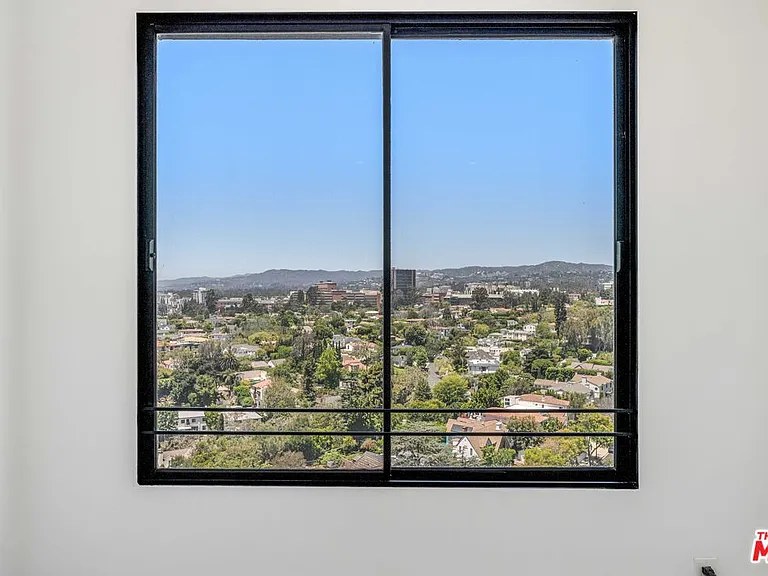 10501 Wilshire Blvd #1812 — Photo 13