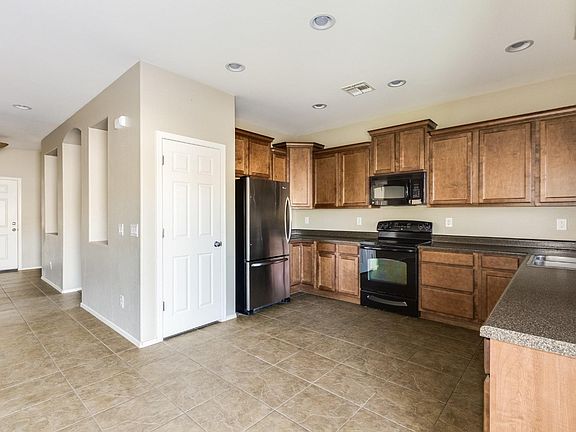 4th image of 41485 N Lilac St