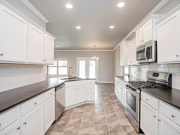 4th image of 3551 Butterfly Ave