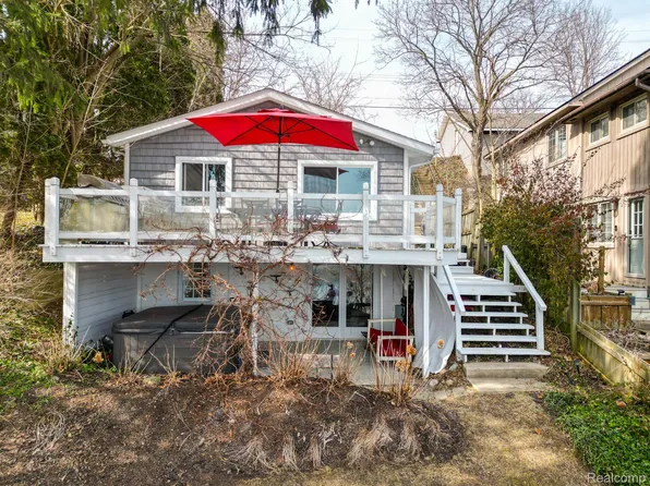 775 Central Dr, Lake Orion, MI 48362