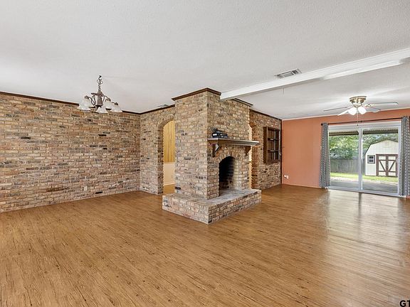 5th image of 2924 Williamsburg Dr