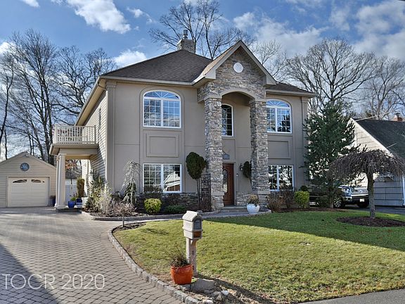 2nd image of 87 Pine St