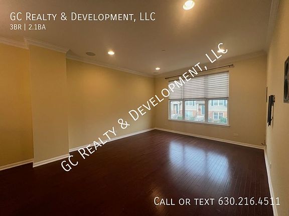 3rd image of 1271 Evergreen Ave