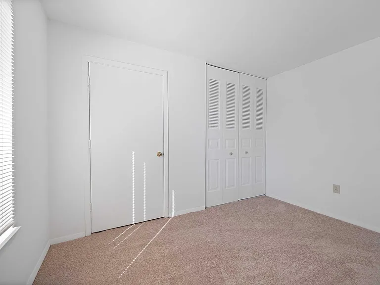 Foxridge Apartment Homes — Photo 186