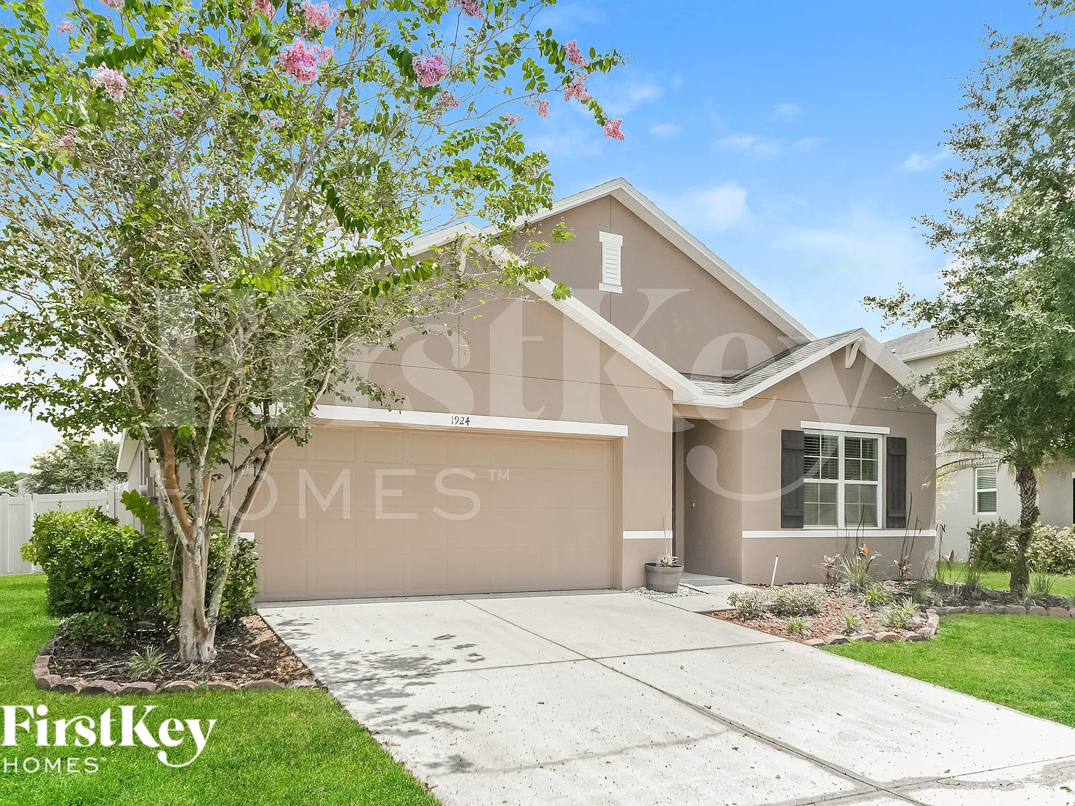 4 bed, 2.0 bath, 1851 sqft, $2,130 — Photo 2