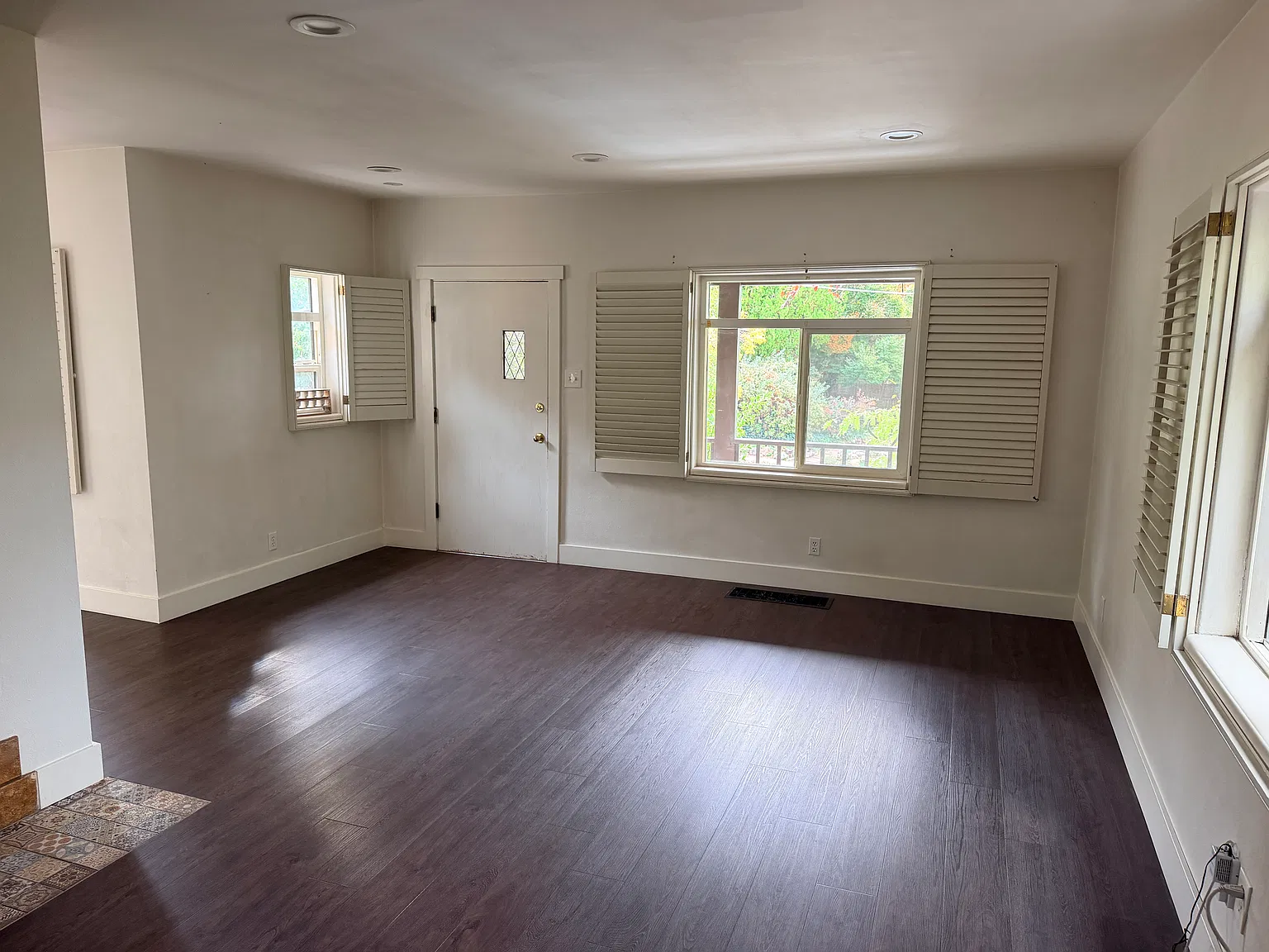 3 bed, 2502 sqft, $3,200 — Photo 2