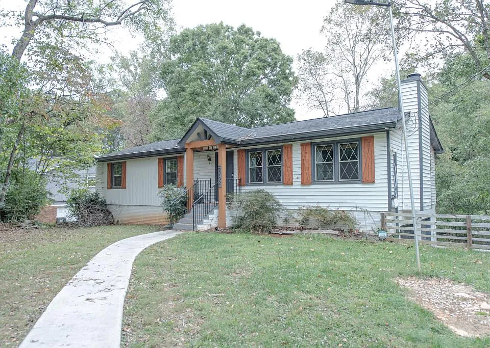 2702 Davenport Rd NW