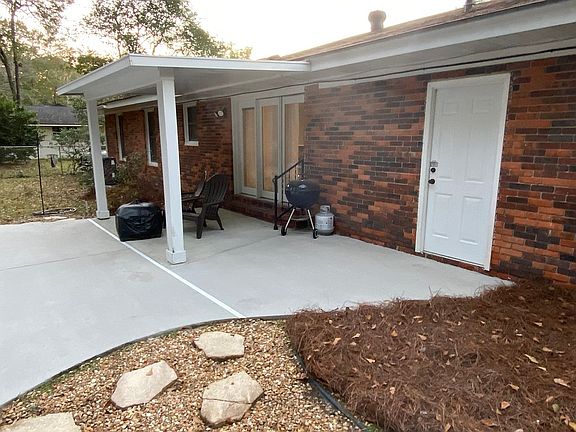 5th image of 15 Loganberry Cir