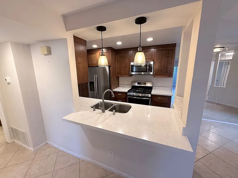 2035 Lakeridge Cir #101 — Photo 6